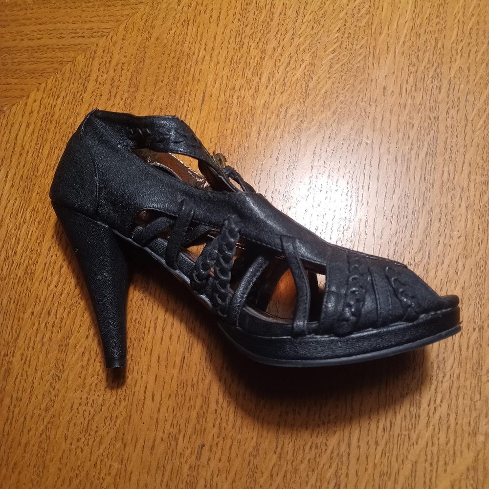 Peep toe black 4" heel w tassle zipper